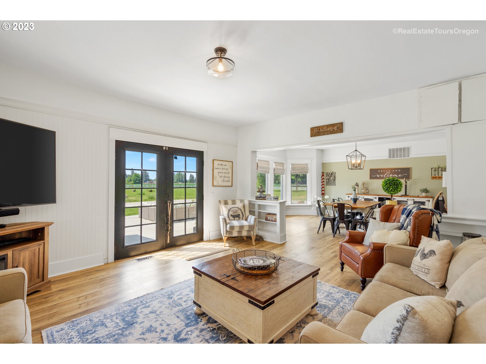 6970 South Knights Bridge Road Canby, OR 97013 - Photo 4 of 32 a living room with furniture and a flat screen tv