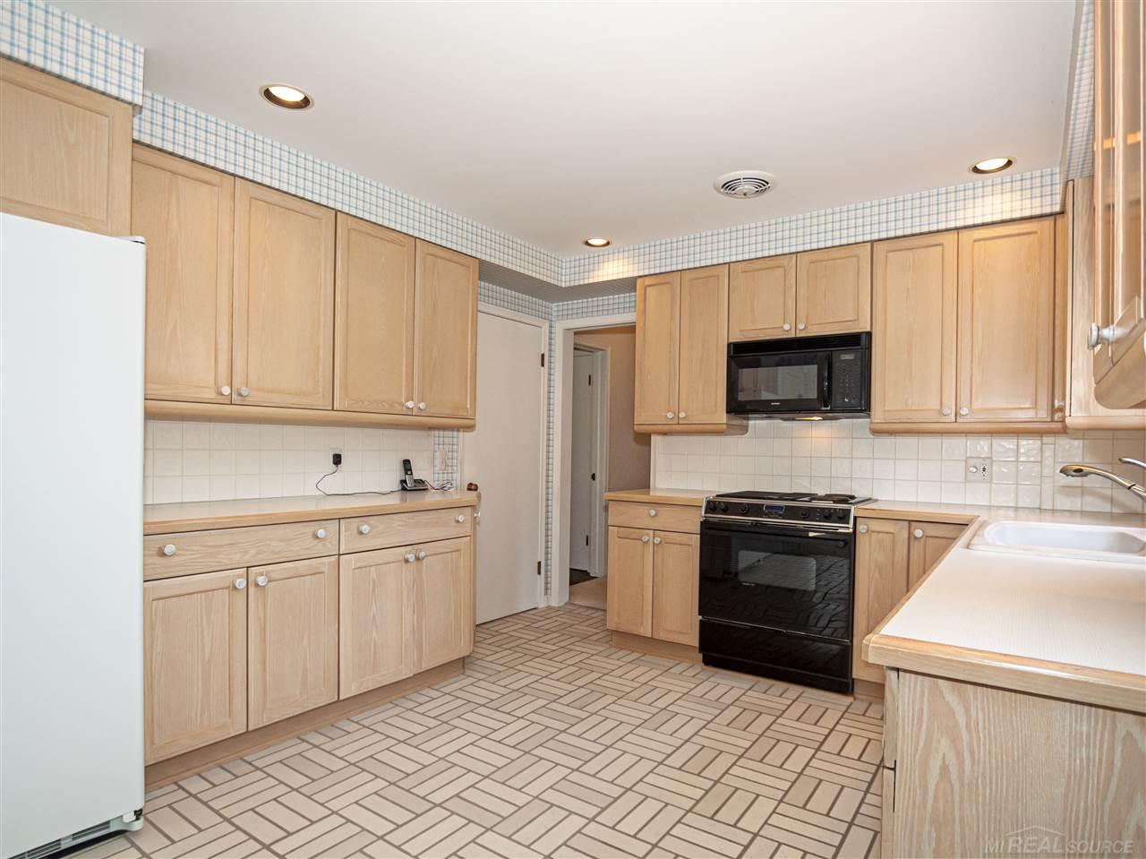 88 Roslyn Road Grosse Pointe, MI 48236 - Photo 14 of 43 50020761-13.JPG