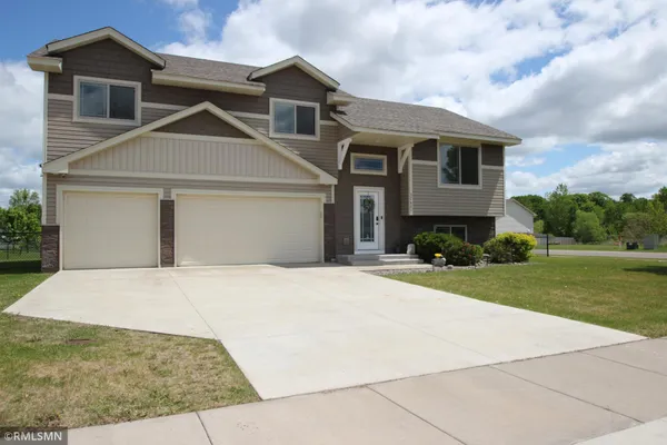 $389,900 | 37621 Hawthorne Avenue, North Branch, MN 55056