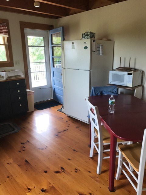 812 Beacon Hill Road Block Island, RI 02807 - Photo 3 of 7 Tidy kitchen