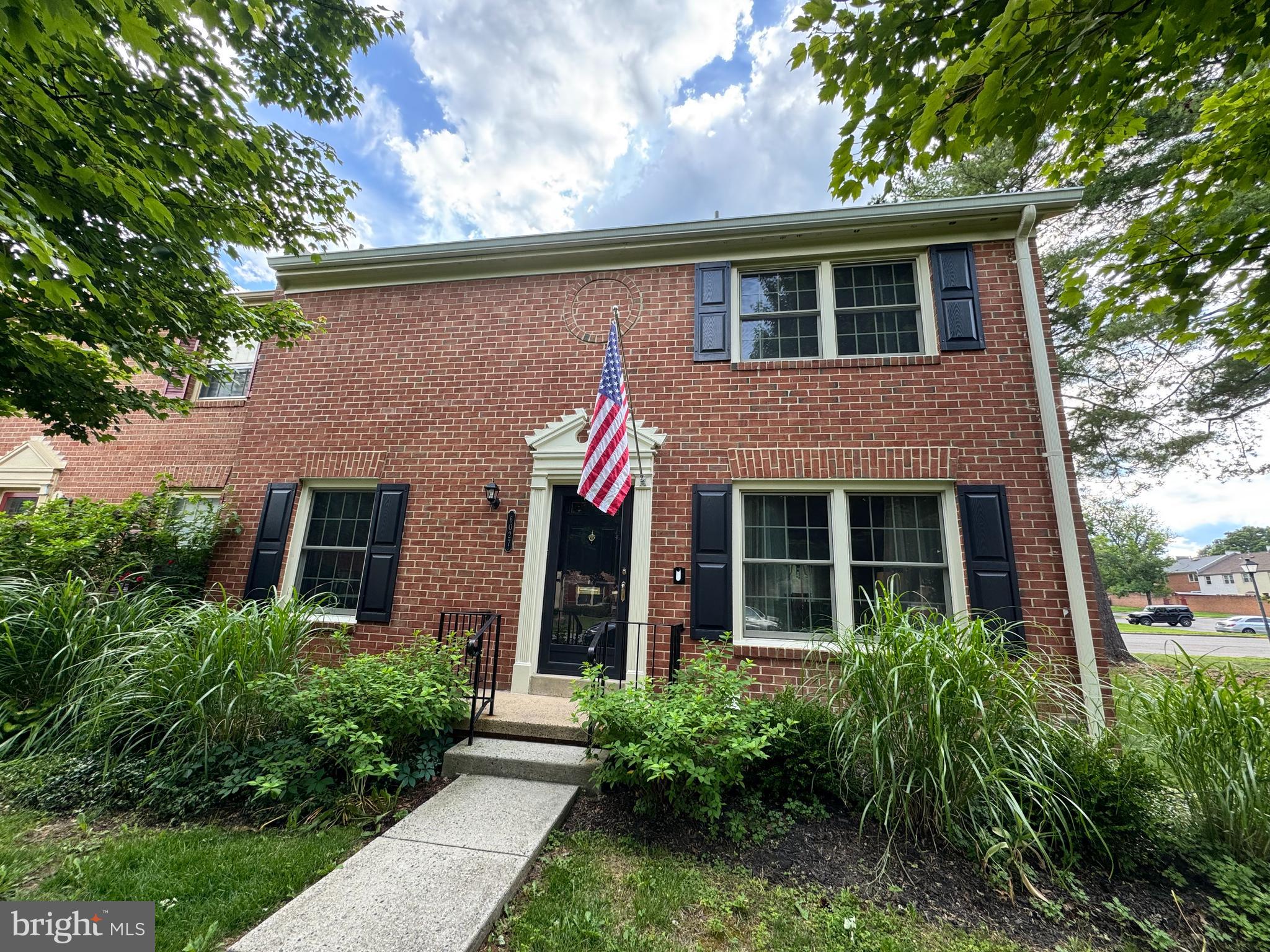 6027 Queenston Street Springfield, VA 22152 - Photo 3 of 34 Convenient location