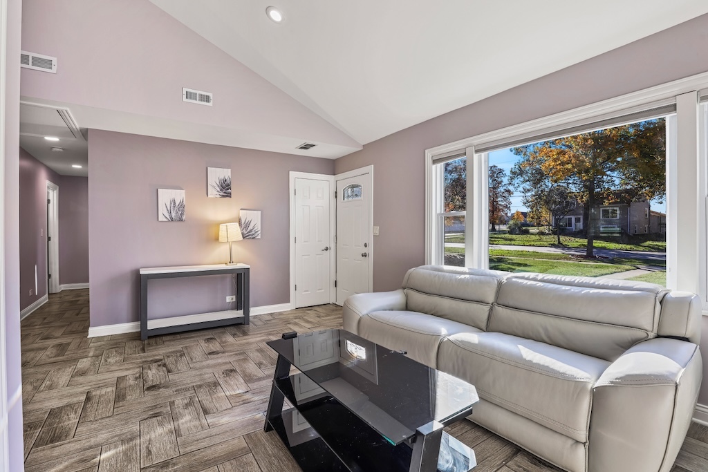 591 South Finley Road Lombard, IL 60148 - Photo 3 of 24 Gallery Image 3
