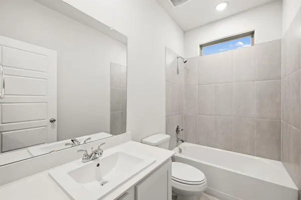 $2,200 | 405 Green Gables Drive, McKinney, TX 75071