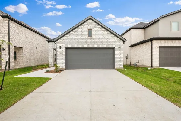 $2,200 | 405 Green Gables Drive, McKinney, TX 75071