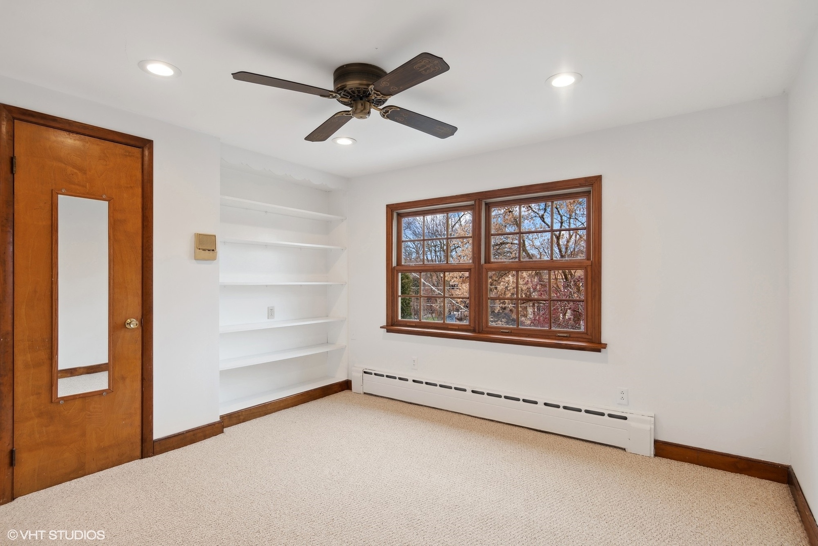 222 North Merrill Street Park Ridge, IL 60068 - Photo 15 of 20 a view of an empty room with a window