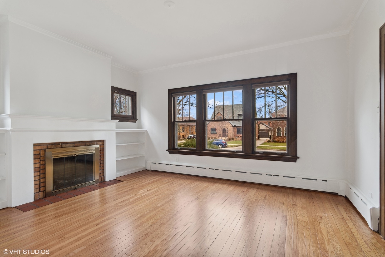 222 North Merrill Street Park Ridge, IL 60068 - Photo 4 of 20 an empty room with windows and fireplace