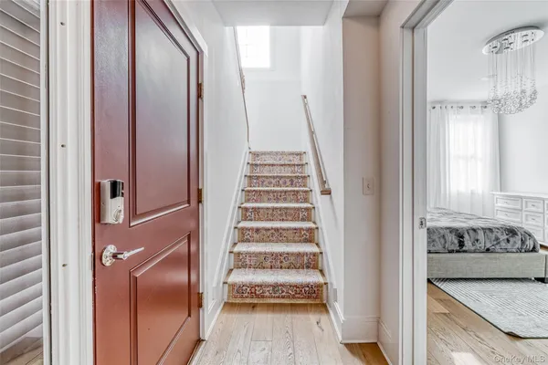 $725,000 | 121 Marina Pointe Drive, Unit 121, East Rockaway, NY 11518