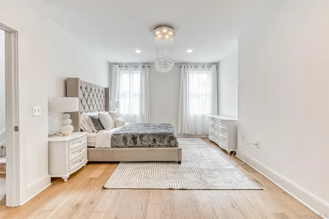 $725,000 | 121 Marina Pointe Drive, Unit 121, East Rockaway, NY 11518