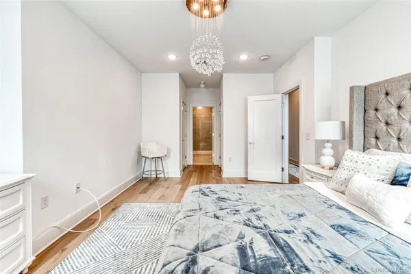 $725,000 | 121 Marina Pointe Drive, Unit 121, East Rockaway, NY 11518