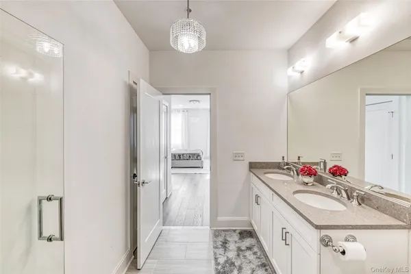$725,000 | 121 Marina Pointe Drive, Unit 121, East Rockaway, NY 11518