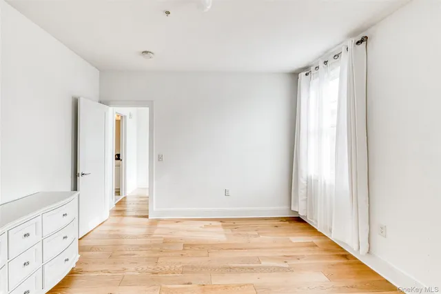 $725,000 | 121 Marina Pointe Drive, Unit 121, East Rockaway, NY 11518