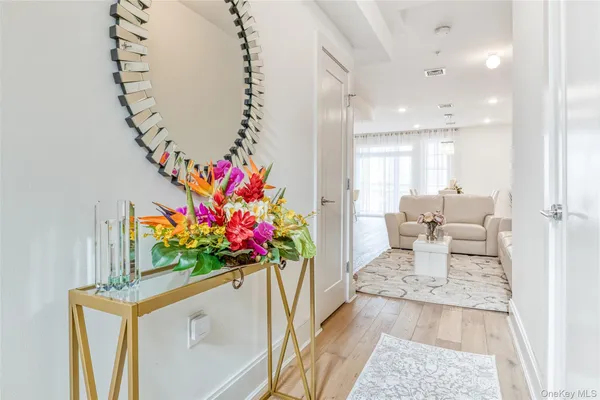 $725,000 | 121 Marina Pointe Drive, Unit 121, East Rockaway, NY 11518