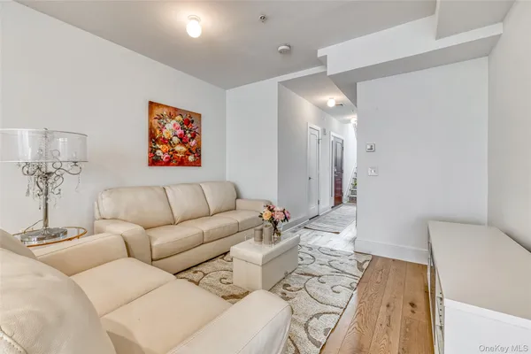 $725,000 | 121 Marina Pointe Drive, Unit 121, East Rockaway, NY 11518