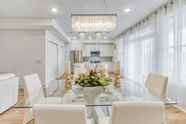 $725,000 | 121 Marina Pointe Drive, Unit 121, East Rockaway, NY 11518