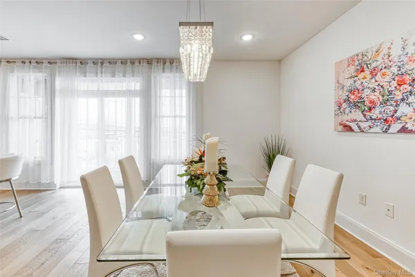 $725,000 | 121 Marina Pointe Drive, Unit 121, East Rockaway, NY 11518
