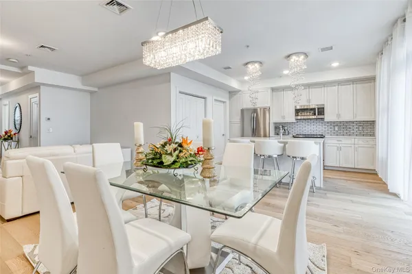 $725,000 | 121 Marina Pointe Drive, Unit 121, East Rockaway, NY 11518