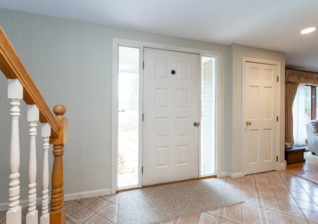 $685,000 | 285 East Dunstable Road, Nashua, NH 03062