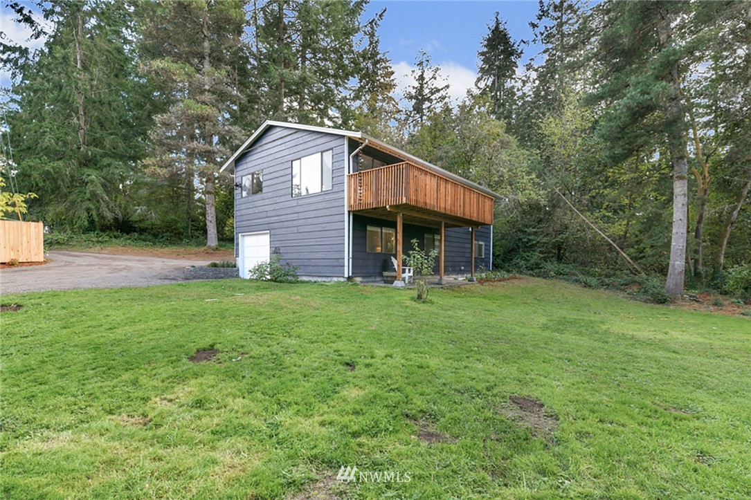 2507 Rocky Point Road Northwest Bremerton, WA 98312 - Photo 21 of 31 a backyard of a house with wooden fence and porch