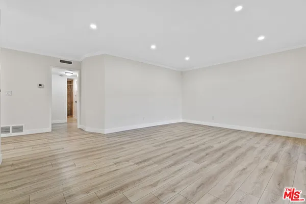 $3,000 | 330 East Dryden Street, Unit 14, Glendale, CA 91207