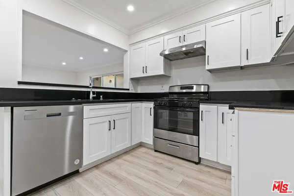 $3,000 | 330 East Dryden Street, Unit 14, Glendale, CA 91207