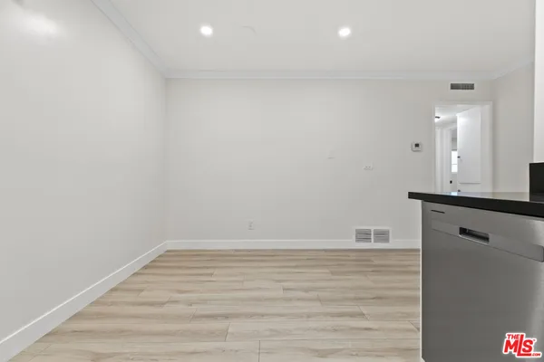$3,000 | 330 East Dryden Street, Unit 14, Glendale, CA 91207