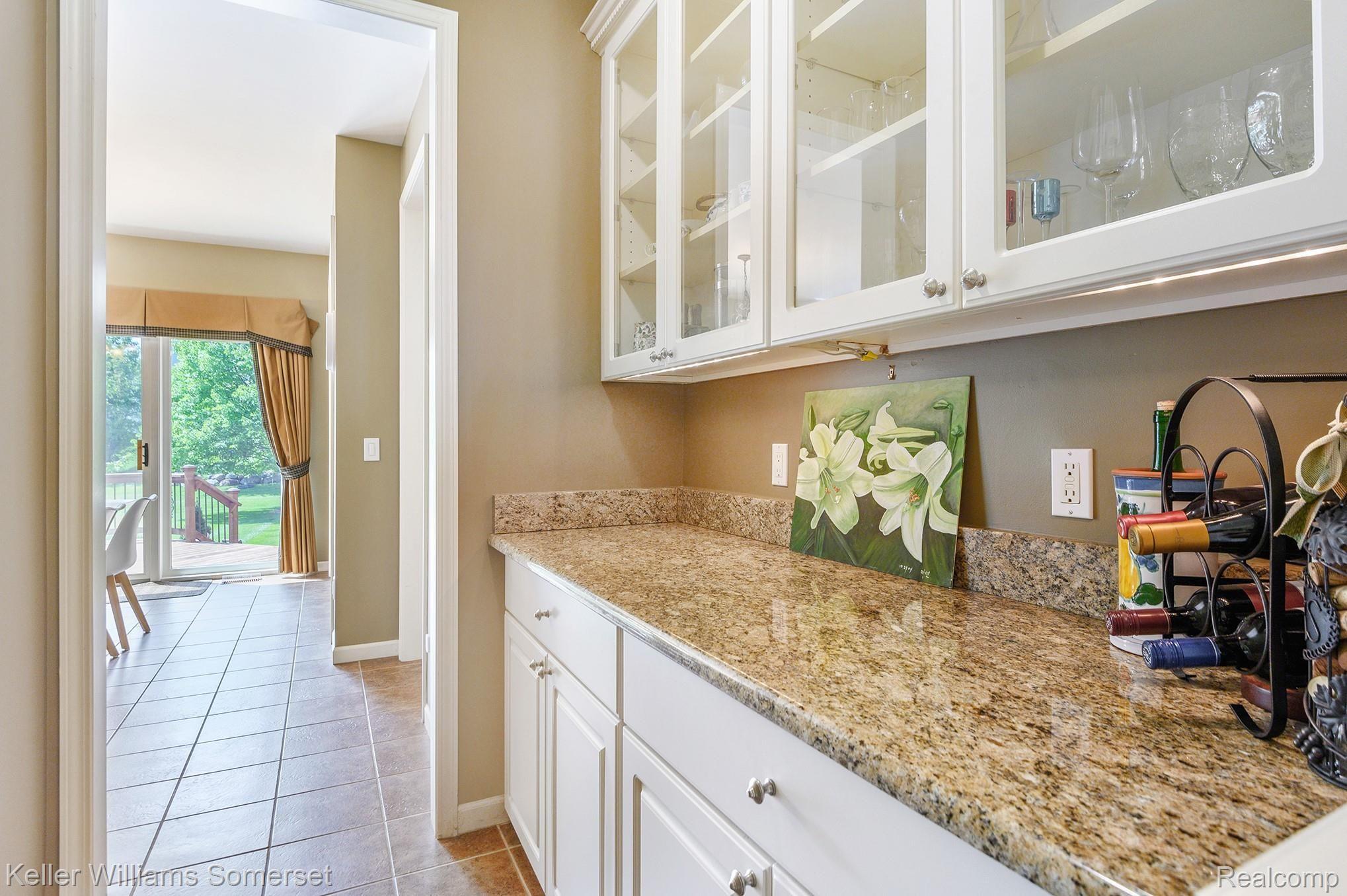 1052 Moran Drive Rochester, MI 48307 - Photo 19 of 42 Butler's pantry w/lots of cabinets