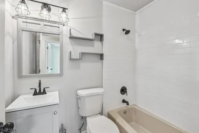 $3,400 | 4 Tow Path Crescent, Totowa, NJ 07512