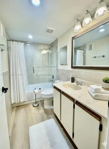 $2,250 | 10985 Southwest 107th Street, Unit 216, Miami, FL 33176