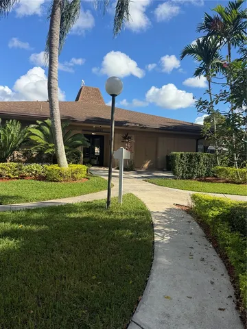 $2,250 | 10985 Southwest 107th Street, Unit 216, Miami, FL 33176