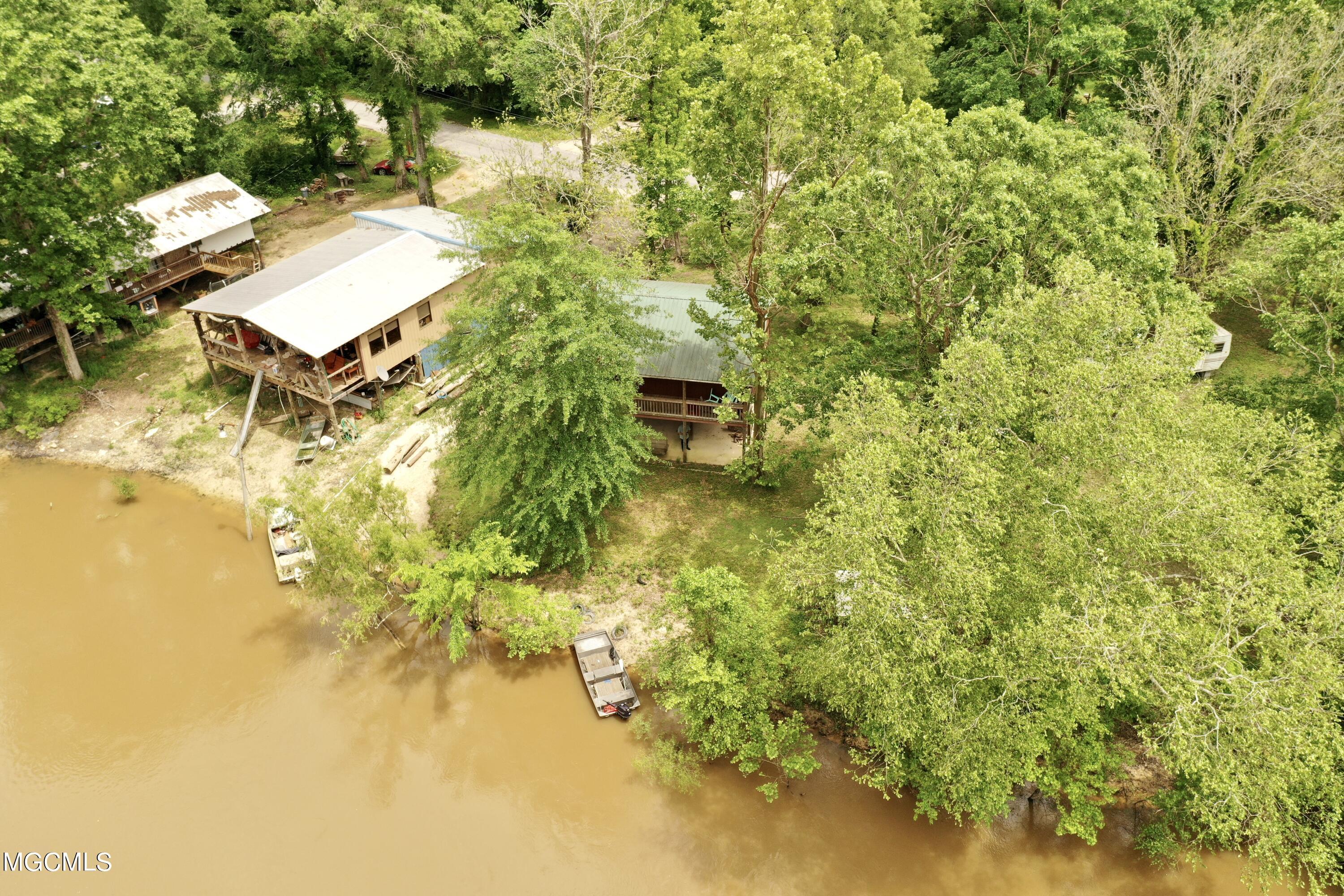 76 Oak Point Road Picayune, MS 39466 - Photo 2 of 36 0B70D77BFDB2D336EC6639F82E7F4DFE
