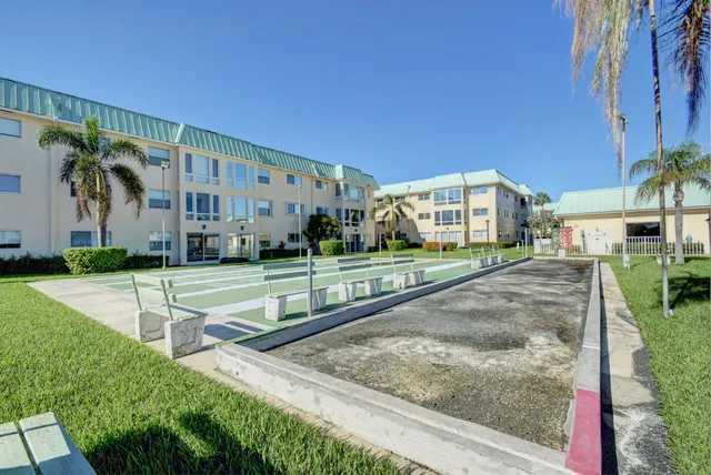 $198,000 | 23 Colonial Club Drive, Unit 204, Boynton Beach, FL 33435