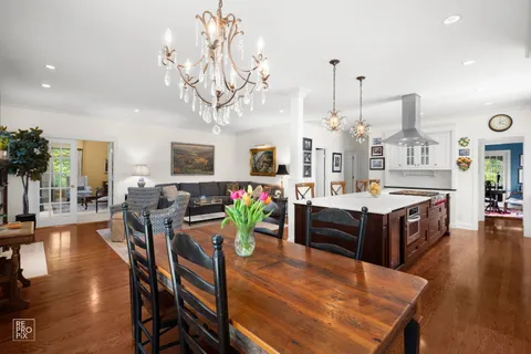 $1,299,993 | 501 Wedgewood Court, Hinsdale, IL 60521
