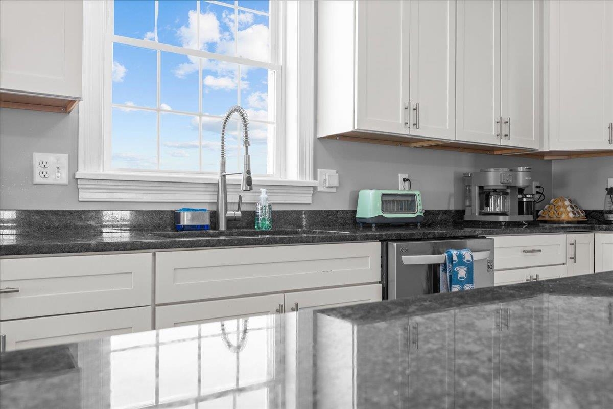 693 Brigham Road St. Albans Town, VT 05478 - Photo 11 of 60