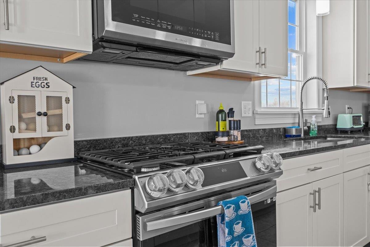 693 Brigham Road St. Albans Town, VT 05478 - Photo 10 of 60