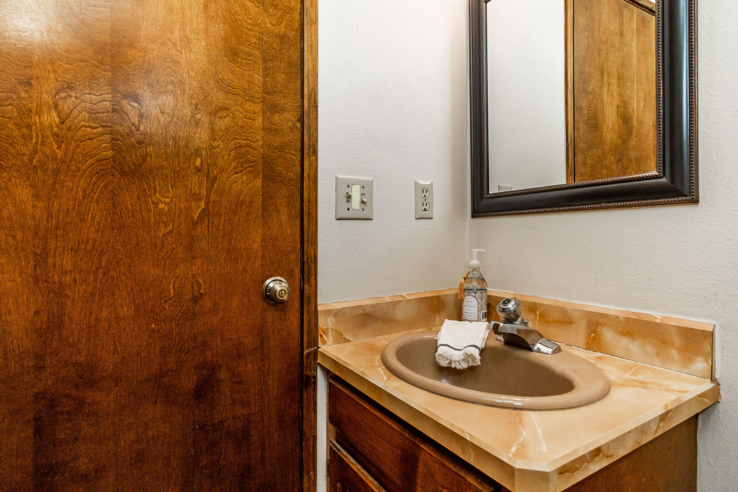 65070 Gerking Market Road Bend, OR 97703 - Photo 26 of 45 Hall bath near garage & kitchen