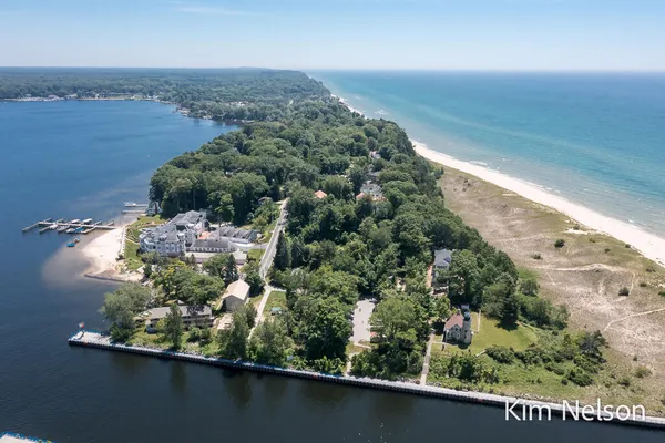 $2,200,000 | 6195 Murray Road, Whitehall, MI 49461