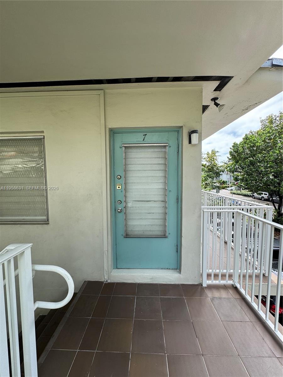 921 Meridian Avenue, Unit 7 Miami Beach, FL 33139 - Photo 2 of 33 a view of a room with a small cabin