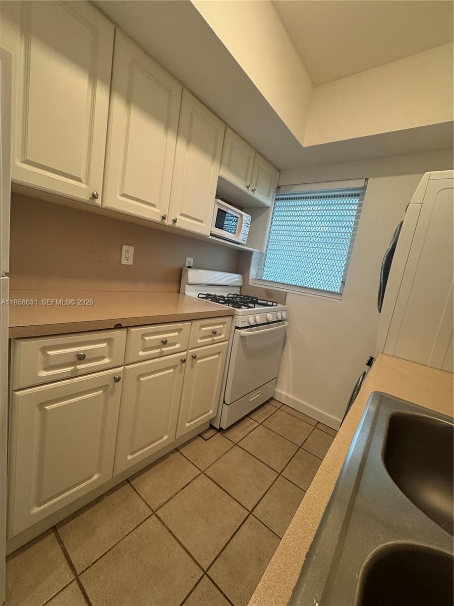 921 Meridian Avenue, Unit 7 Miami Beach, FL 33139 - Photo 21 of 33 a utility room with dryer washer and a sink