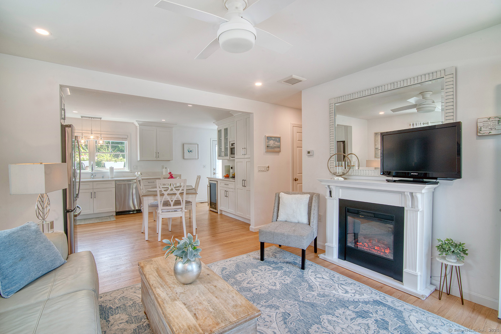 21 Overlook Avenue Groton, CT 06355 - Photo 4 of 30