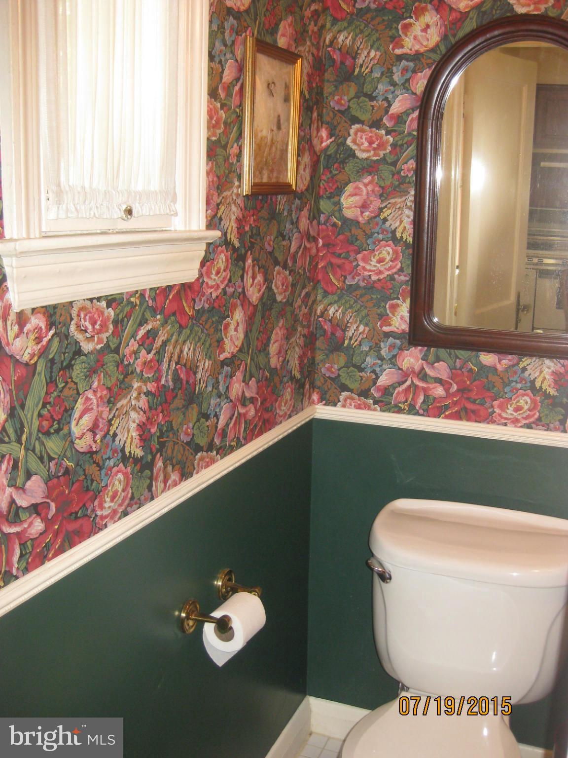901 Litchfield Road Baltimore, MD 21239 - Photo 14 of 26 1st Floor Powder Room