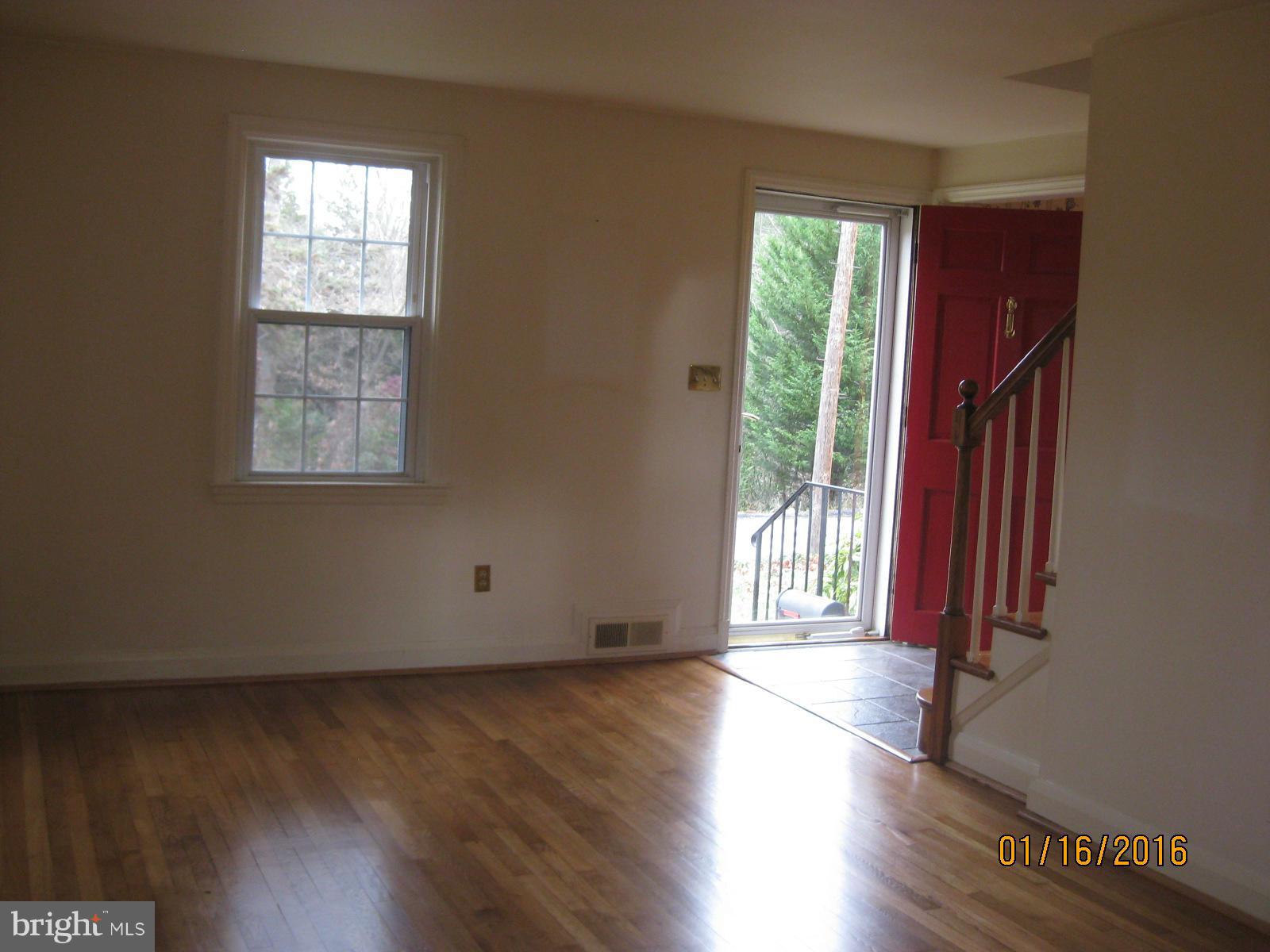 901 Litchfield Road Baltimore, MD 21239 - Photo 3 of 26 Living Room