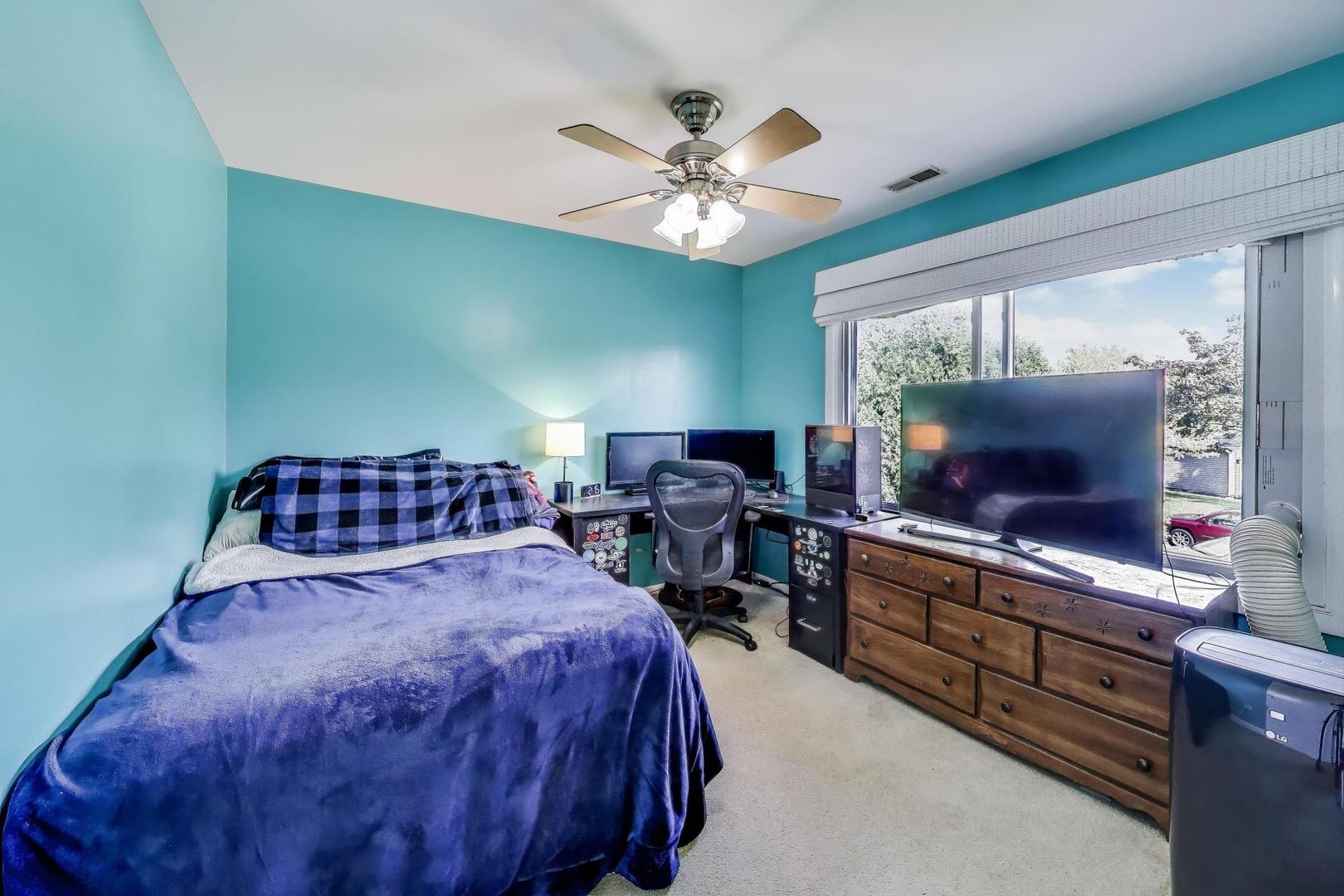 5370 Sequoia Court Gurnee, IL 60031 - Photo 14 of 29 a living room with furniture and a flat screen tv