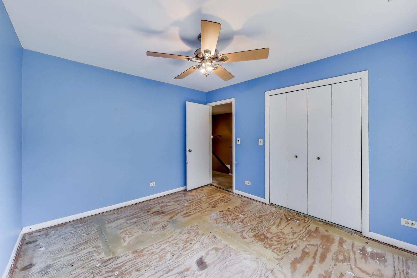 5370 Sequoia Court Gurnee, IL 60031 - Photo 16 of 29 an empty room with closet and a ceiling fan