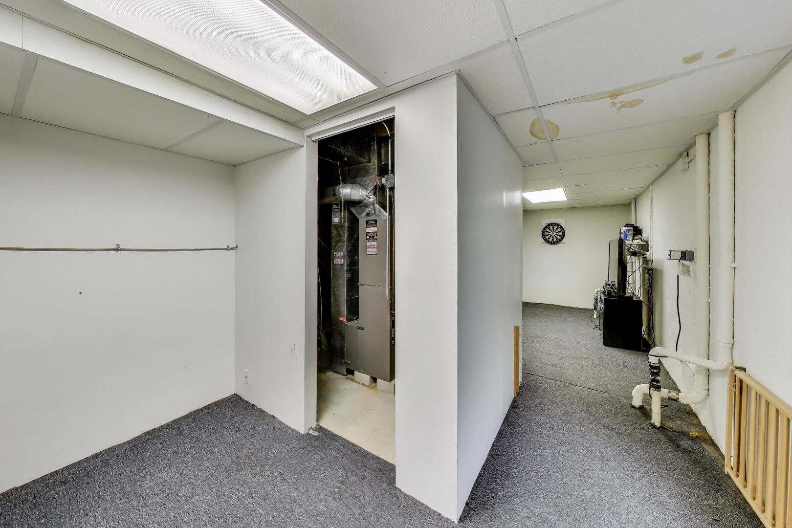 5370 Sequoia Court Gurnee, IL 60031 - Photo 20 of 29 a view of hallway with livingroom
