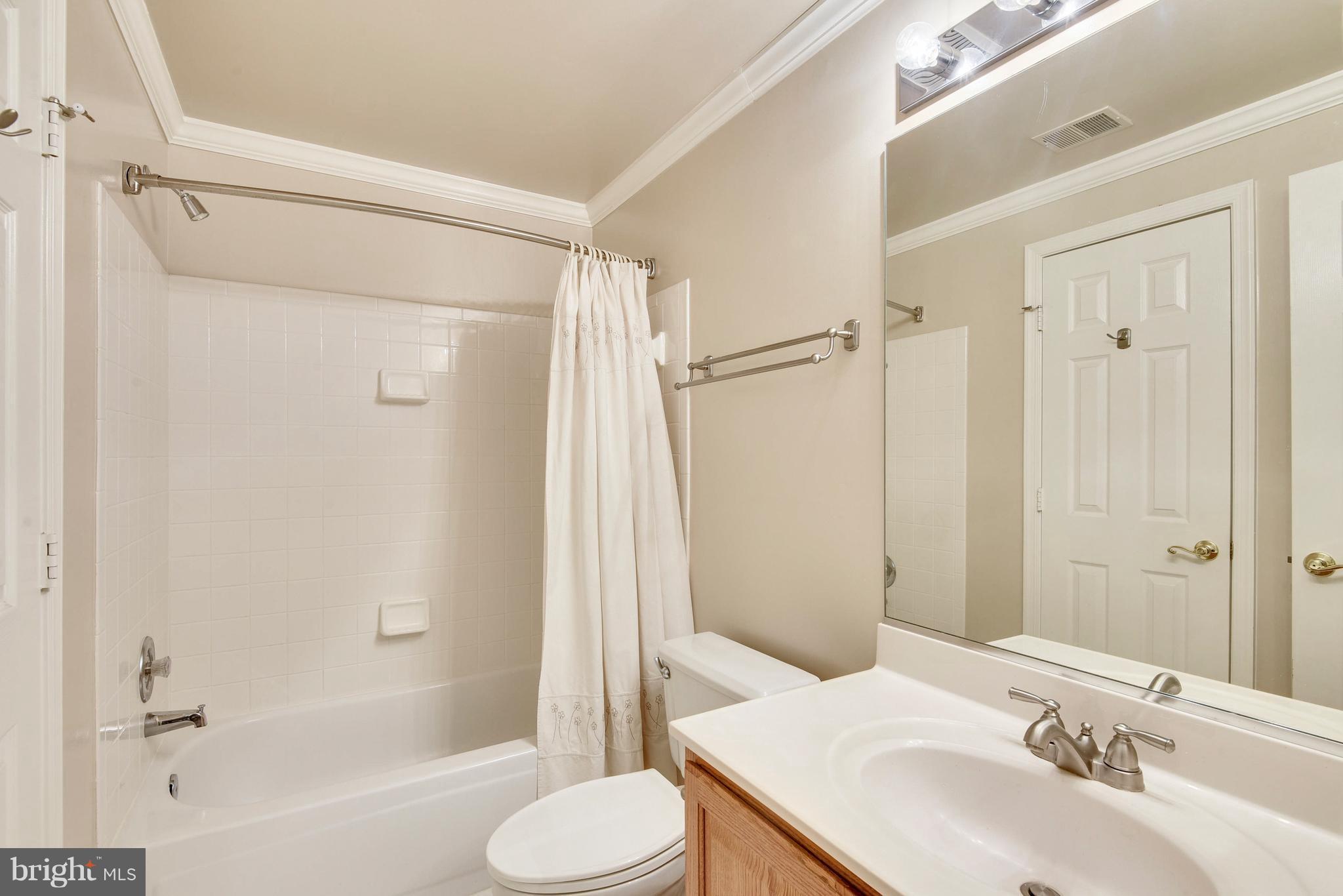 104 Hart Road Gaithersburg, MD 20878 - Photo 19 of 29 Bath