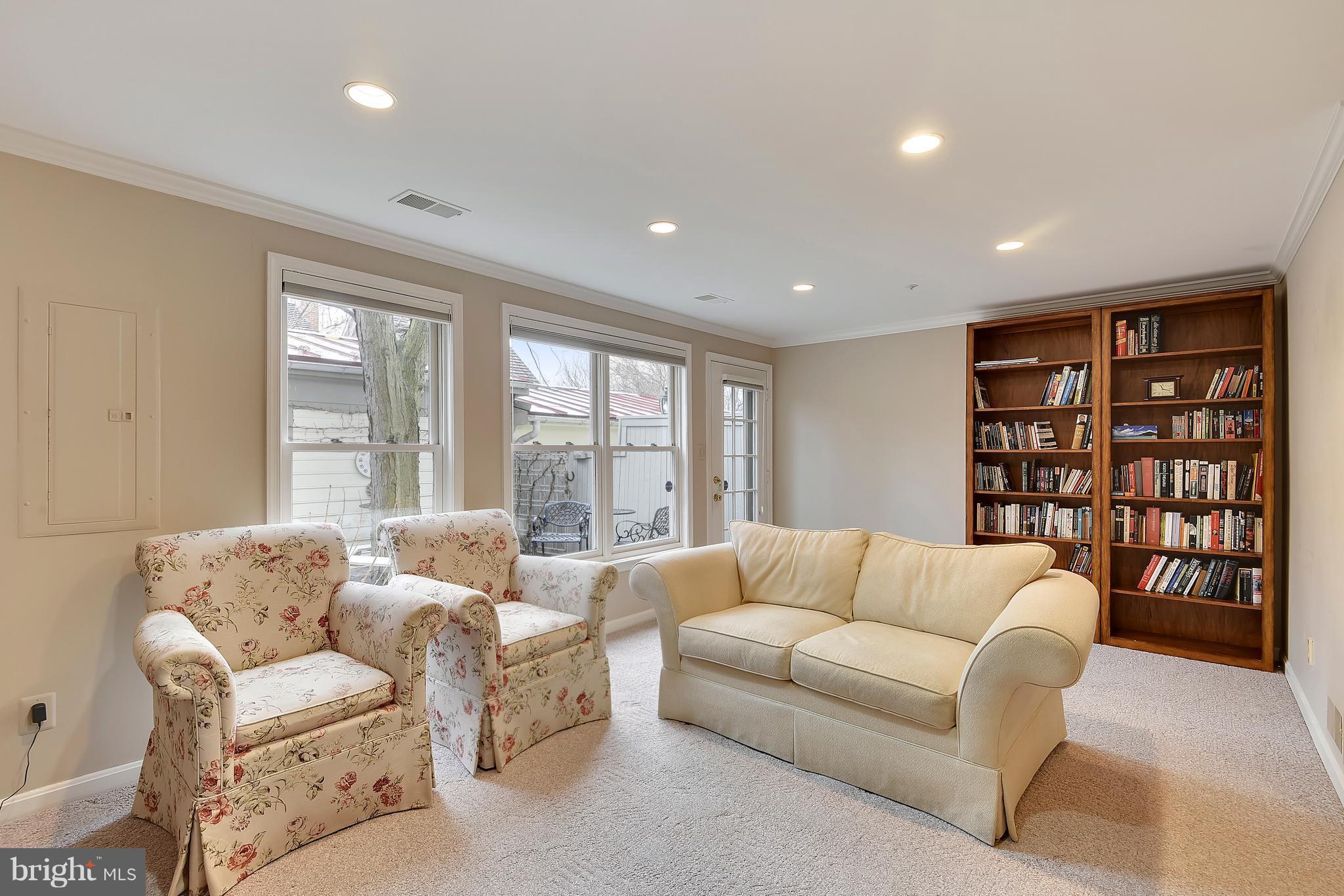 104 Hart Road Gaithersburg, MD 20878 - Photo 20 of 29 Family Room