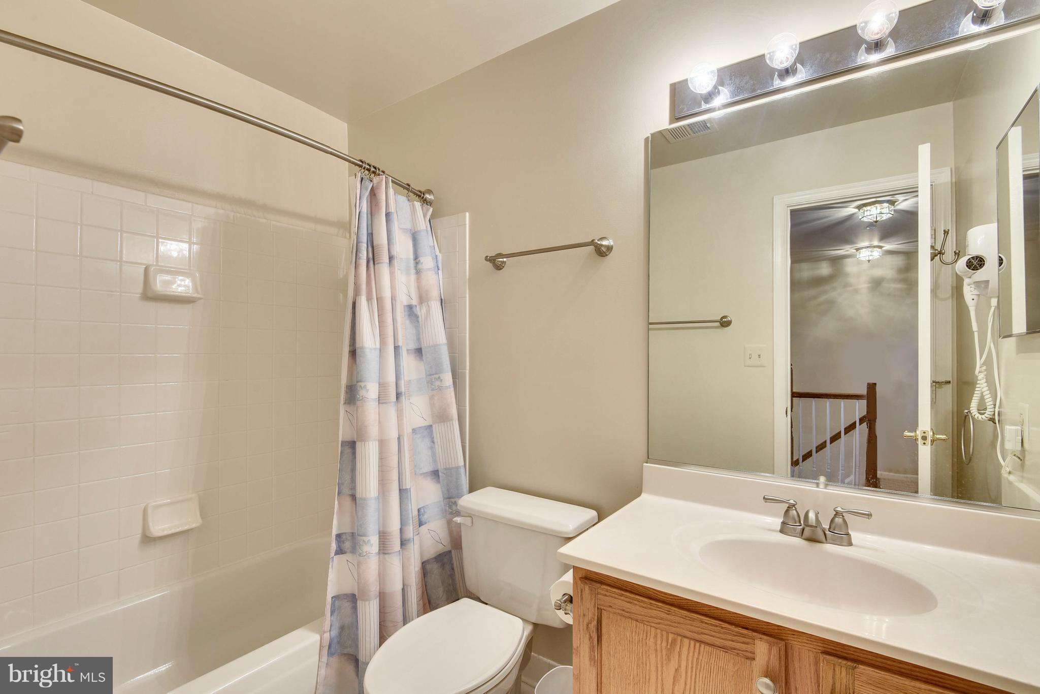 104 Hart Road Gaithersburg, MD 20878 - Photo 22 of 29 Bath