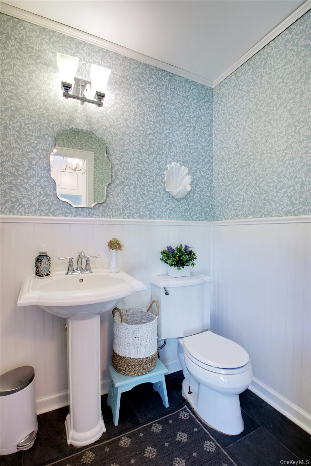 112 Bromleigh Road Garden City, NY 11530 - Photo 18 of 39 a bathroom with a toilet a sink and mirror