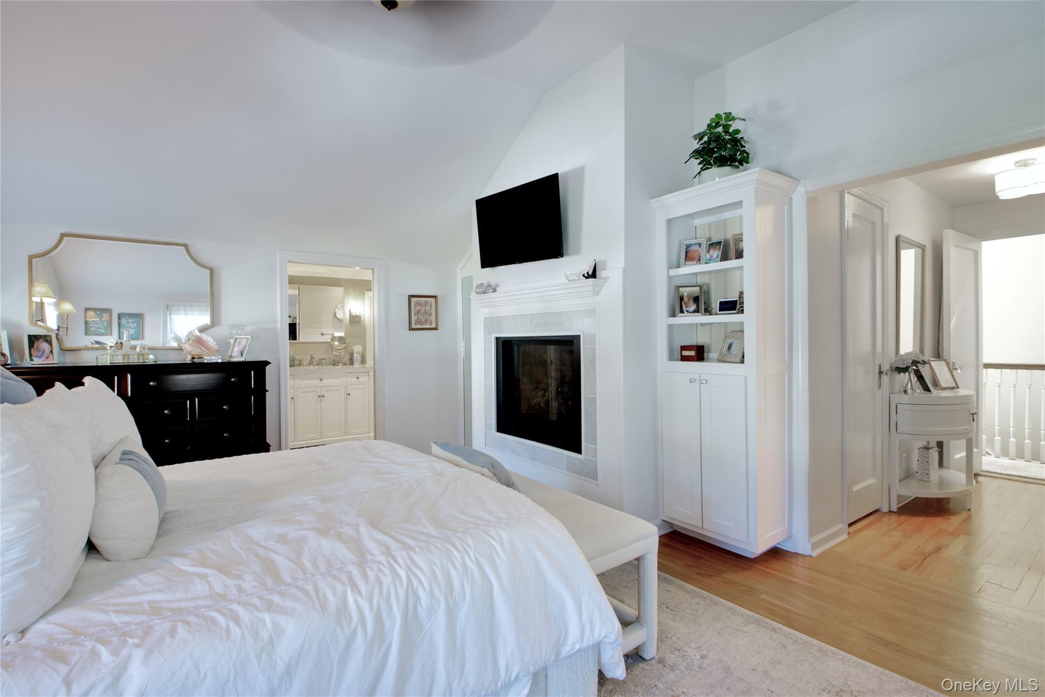 112 Bromleigh Road Garden City, NY 11530 - Photo 32 of 39 a large bedroom with a bed and flat tv screen