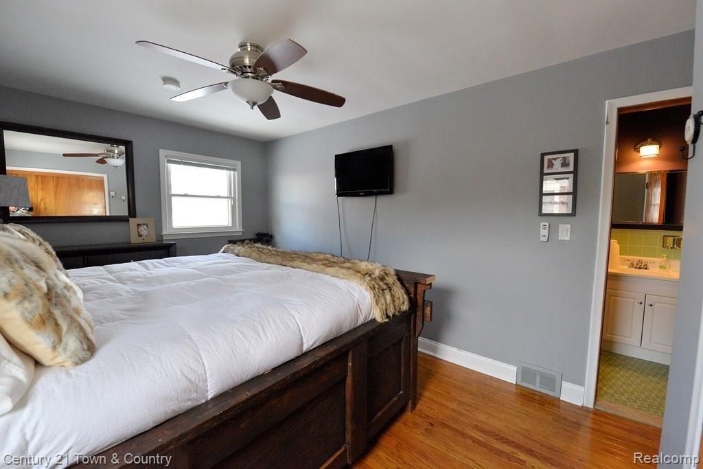 4002 Highfield Road Royal Oak, MI 48073 - Photo 15 of 31 Master Bedroom